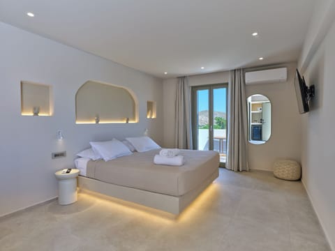 Standard Double Room | Minibar, blackout drapes, WiFi (free)
