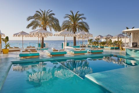 Outdoor pool, pool umbrellas, sun loungers