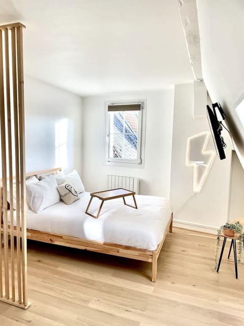 House | 1 bedroom, desk