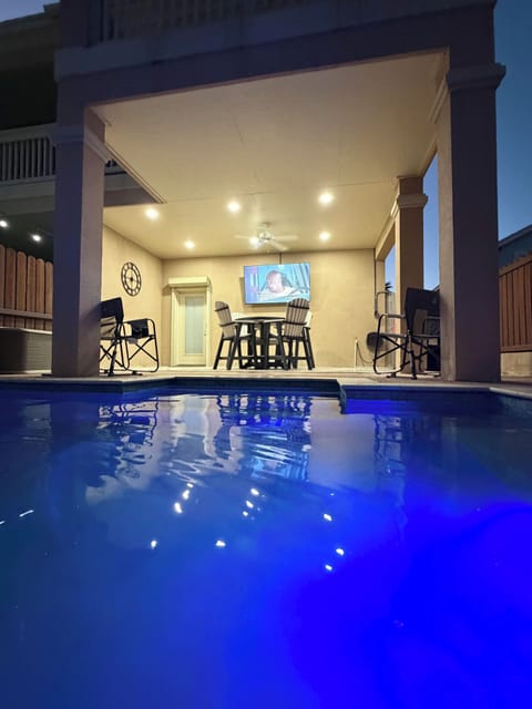 Under the sea and under the stars! Take a midnight dip and have the vacation of your dreams!