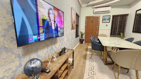 Apartment, Balcony, City View | Interior