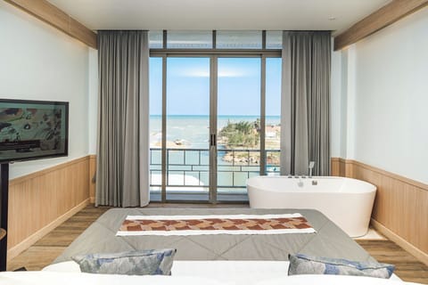Deluxe Studio Suite, Sea View | Beach/ocean view
