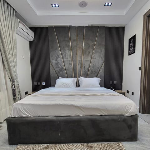Deluxe Room, Balcony, City View | Desk, laptop workspace, blackout drapes, soundproofing