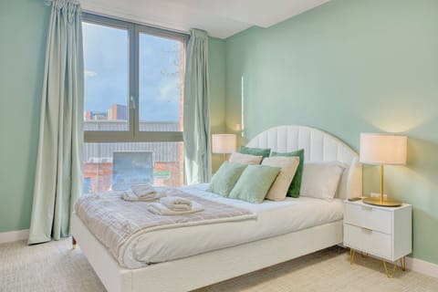 Luxury Apartment, 1 King Bed with Sofa bed, Non Smoking, Kitchenette | Desk, laptop workspace, iron/ironing board, free WiFi