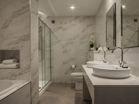 Ashe Suite | Bathroom | Hair dryer