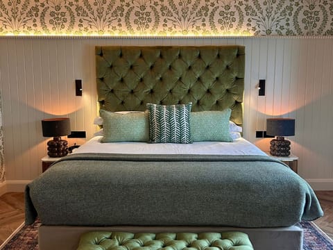 Ashe Suite | In-room safe, desk, iron/ironing board, free WiFi