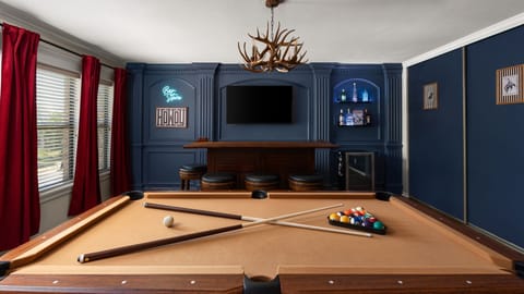 Parlor! With a Pool table and Bar/wine fridge 