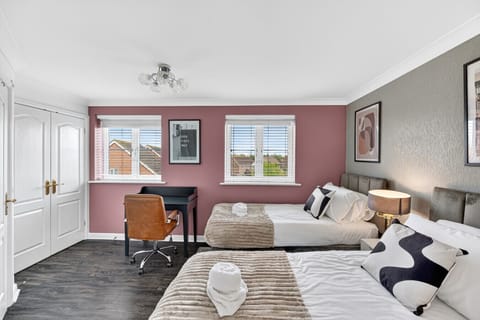 The master bedroom features a private en-suite and a zip-and-link bed, set up as twin beds by default or zipped to form a king-size bed upon request.