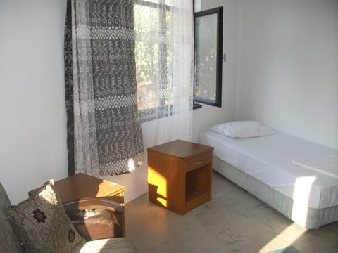 Single Room, Private Bathroom | In-room safe, soundproofing, free WiFi