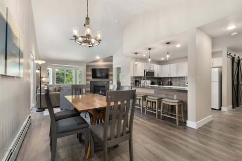 Open Layout, Vaulted Ceilings