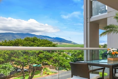 Your private lanai with postcard-worthy mountain and garden views HKH-424