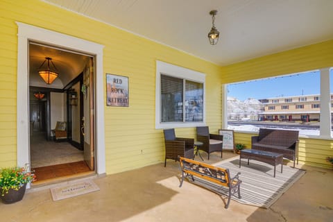 Cannonville Vacation Rental | 5BR | 2BA | 3,000 Sq Ft