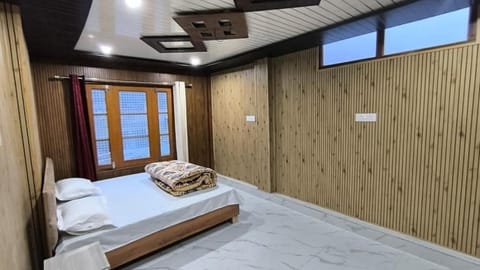 Deluxe Double Room, 1 Double Bed | Bed sheets