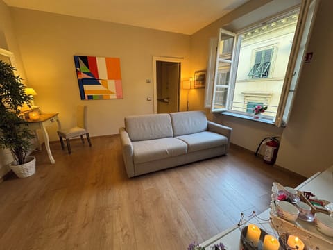 Furniture, Interior Design, Flooring, Wall, Floor, Wood, Room, Ceiling, Lighting, Living Room
