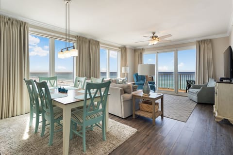 End unit panoramic views