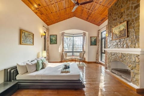 Deluxe Villa, Balcony, Mountain View | Living area | Flat-screen TV