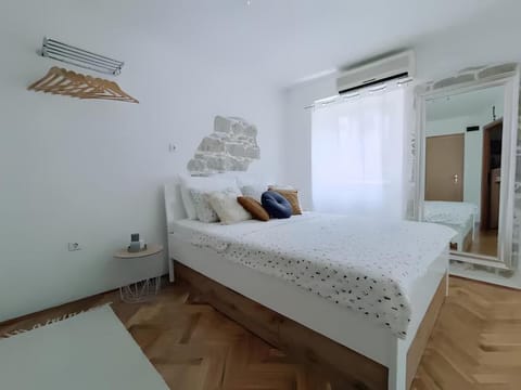 Classic Apartment, City View | Desk, laptop workspace, free WiFi
