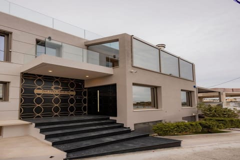Entrance / Reception