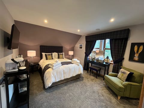 Deluxe Double Room, Garden View | Desk, iron/ironing board, free WiFi