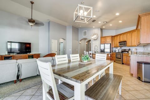 House (5 Bedrooms) | Interior