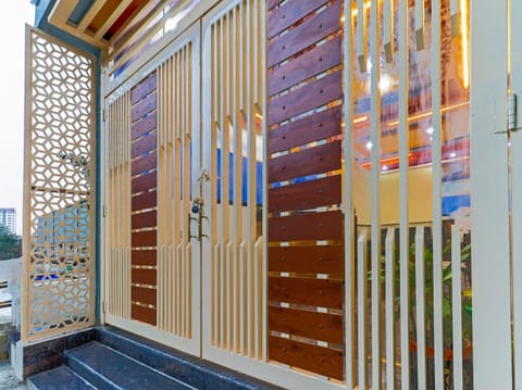 House | Reception