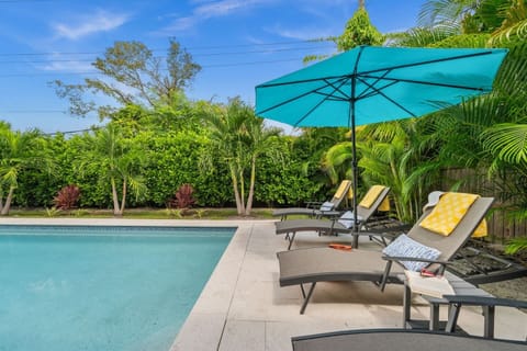 Welcome to Glam Getaway! Lounge poolside on a chaise, sip something refreshing under the umbrella, and unwind in your own private oasis—surrounded by lush palms, tropical greenery, and heated saltwater pool perfection.