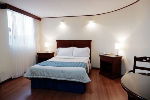 Single Room | Hypo-allergenic bedding, down comforters, individually furnished, desk