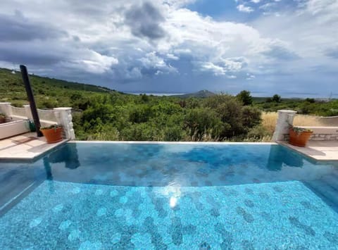 House (Four bedroom Villa) | Outdoor pool