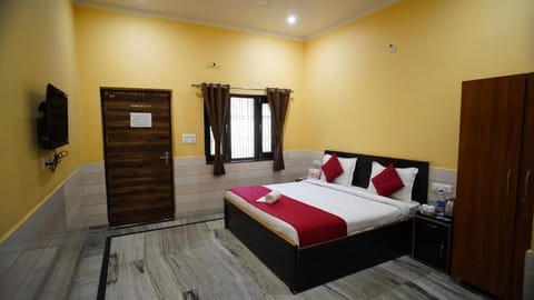 Deluxe Double Room | Free WiFi, bed sheets