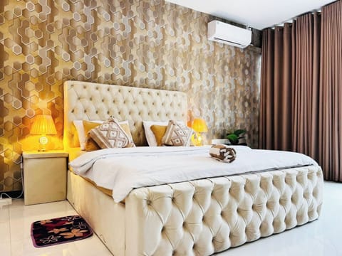 Deluxe Double Room, City View | Desk, laptop workspace, blackout drapes, soundproofing