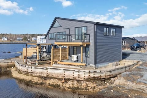 Side access to the communal pier