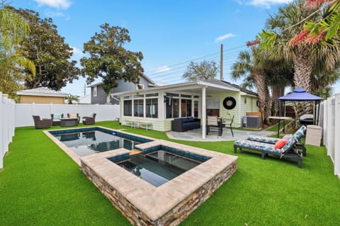 Private pool and hot tub in your Jacksonville Beach backyard