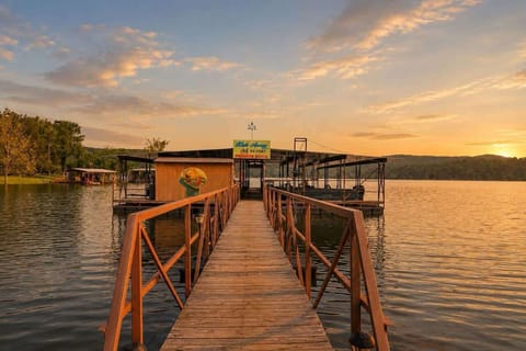 Wake up to Table Rock Lake