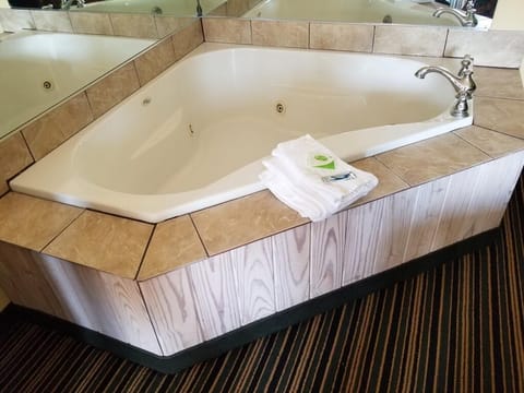 Jetted tub
