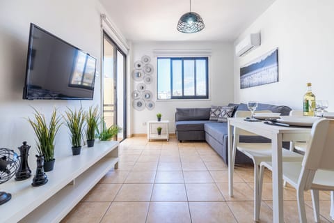 Apartment, 1 Double Bed, Kitchen, City View | Living area | Smart TV, Netflix, streaming services