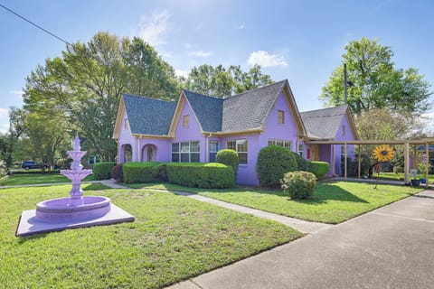 Longview Vacation Rental | 2BR | 2BA | 2,400 Sq Ft