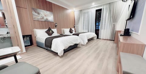 Family Room, 1 Bedroom, Balcony | Free WiFi