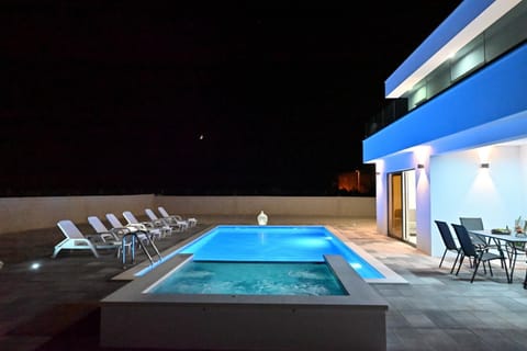Outdoor pool, a heated pool, open open 24 hours, pool umbrellas