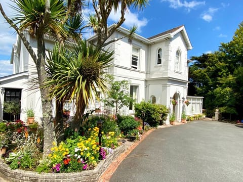 Muntham Deluxe Apartment 2
