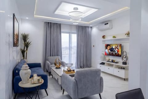 Deluxe Apartment, Balcony, City View | Living area