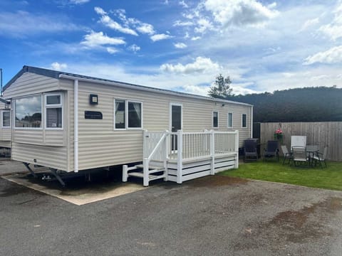 The Beachside Hideout - St Michaels Caravan Park