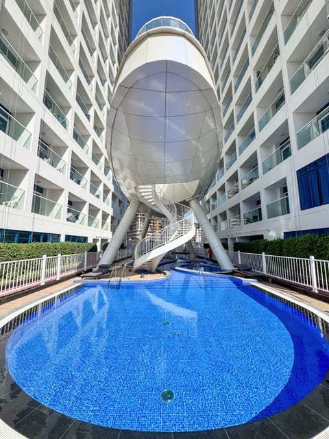 2 outdoor pools