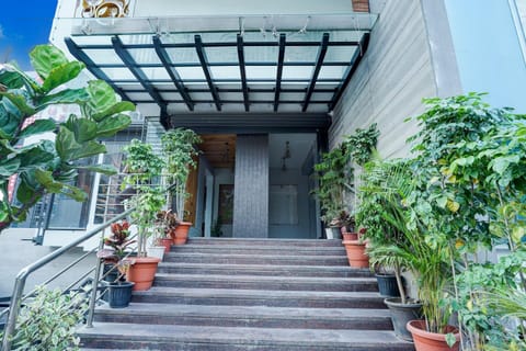 House | Reception