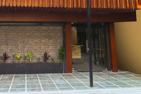 House | Reception
