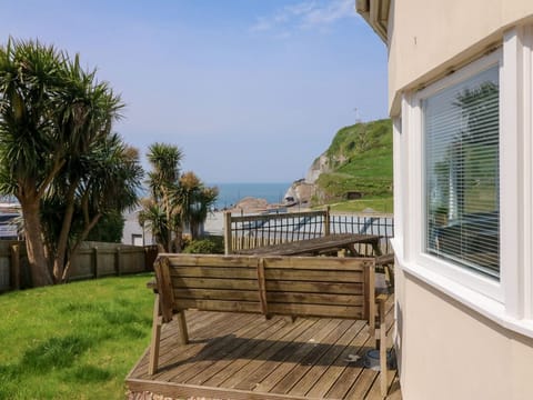 11 Cove View Apartments