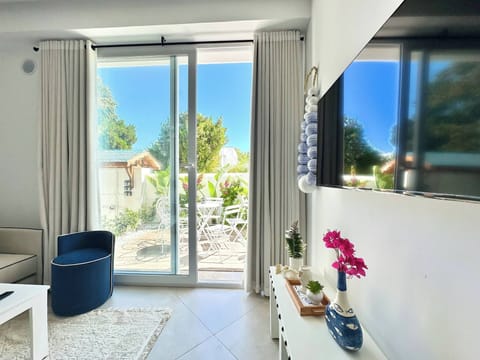 Apartment, 1 Bedroom, Smoking | Living area
