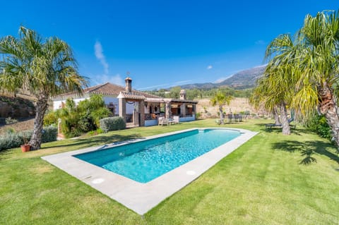Country house in Alozaina with swimming pool