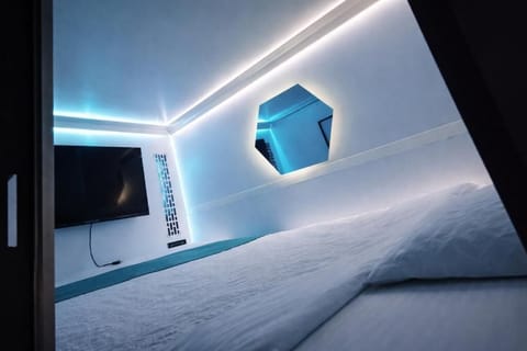 Single Room | Laptop workspace, WiFi (free)