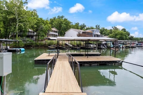 House, Multiple Beds, Hot Tub (73 Truetken) | Lake view