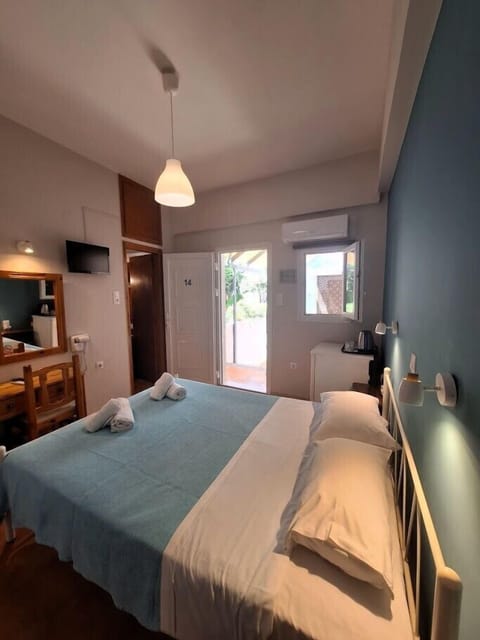 Standard Double Room | Desk, free WiFi, bed sheets